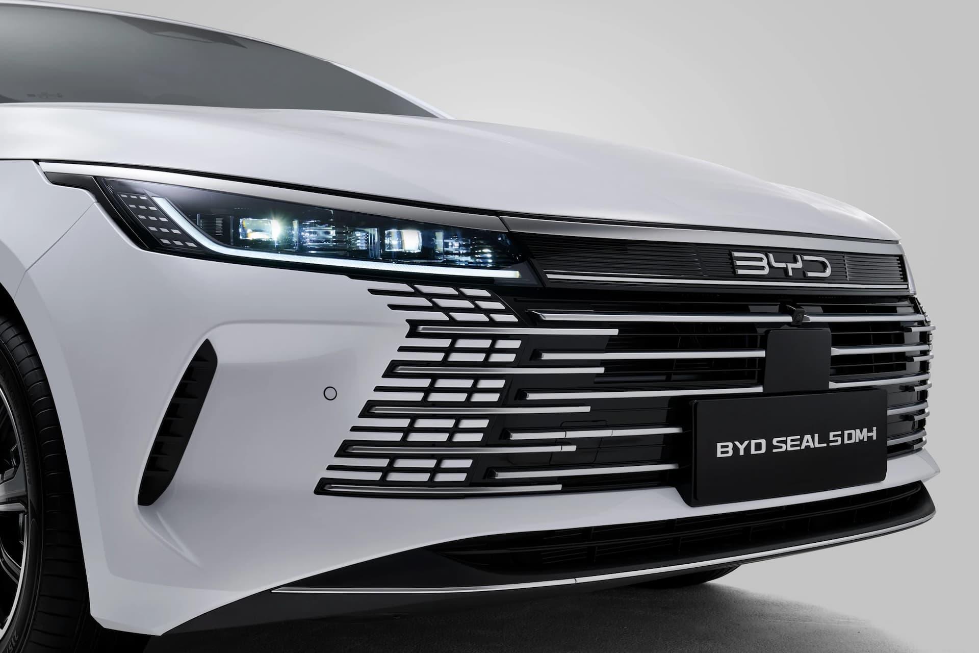 Thiết kế đèn pha LED sắc sảo